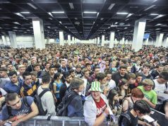 Gamescom Sicherheits-Report 2016: Schon Stunden vor der offiziellen Öffnung drängen sich die Fans vor den Eingängen (Foto: KoelnMesse)