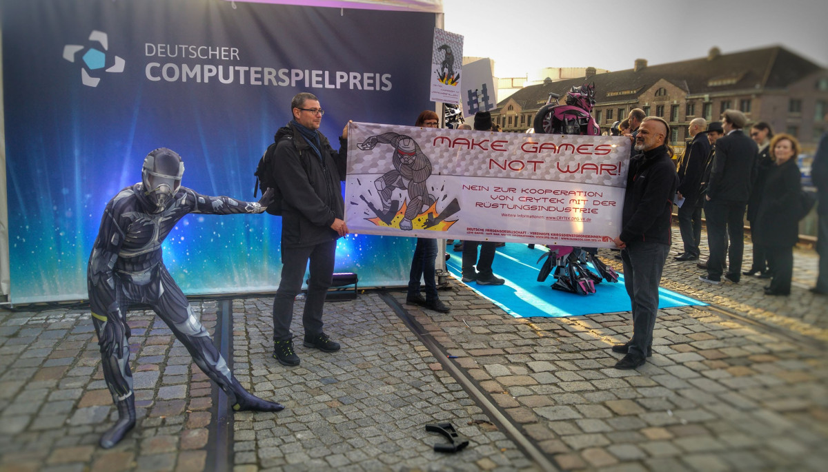 Nach der DCP-Gala nutzen die Aktivisten der DFG-VK auch die Rüstungsmesse in Rotterdam für Protestaktionen (Foto: DFG-VK)
