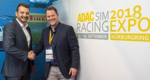 Marc Hennerici (Leiter Sport und Event, ADAC Mittelrhein) und Cowana-Geschäftsführer Michael Wamser intensivieren die Zusammenarbeit im Rahmen der ADAC SimRacing Expo 2018.