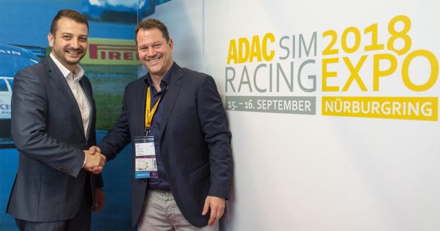 Marc Hennerici (Leiter Sport und Event, ADAC Mittelrhein) und Cowana-Geschäftsführer Michael Wamser intensivieren die Zusammenarbeit im Rahmen der ADAC SimRacing Expo 2018.