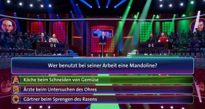 Kai Pflaume, Elton und Bernhard Hoecker quizzen gemeinsam in "Wer weiß denn sowas - Das Spiel" (Abbildung: Bitcomposer)