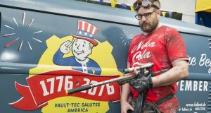 Letsplayer Gronkh wirbt für "Fallout 76": Nach dem Einsatz auf der Gamescom 2018 organisiert Bethesda ein Live-Letsplay mit Fanta-4-Rapper Smudo (Foto: KoelnMesse / Harald Fleissner)