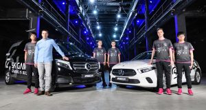 Mercedes-Benz wird Teilhaber von SK Gaming - im Bild: Geschäftsführer Alexander Müller (2. von links) mit Teilen seines Kaders - Foto: Mercedes-Benz Unternehmens-Kommunikation