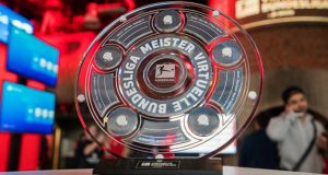 Deutsche Club-Meister sind sie bereits - im Mai kämpfen Michael Bittner und Mohammed Harkous kämpfen um die Meisterschale der Virtual Bundesliga 2018/19 (Foto: DFL / Felix Gemeiner)