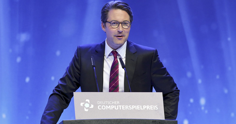 Verkehrsminister Andreas Scheuer (CSU) bei seiner Laudatio beim Deutschen Computerspielpreis 2019 (Foto: Ina Foltin / Getty Images for Quinke Networks)
