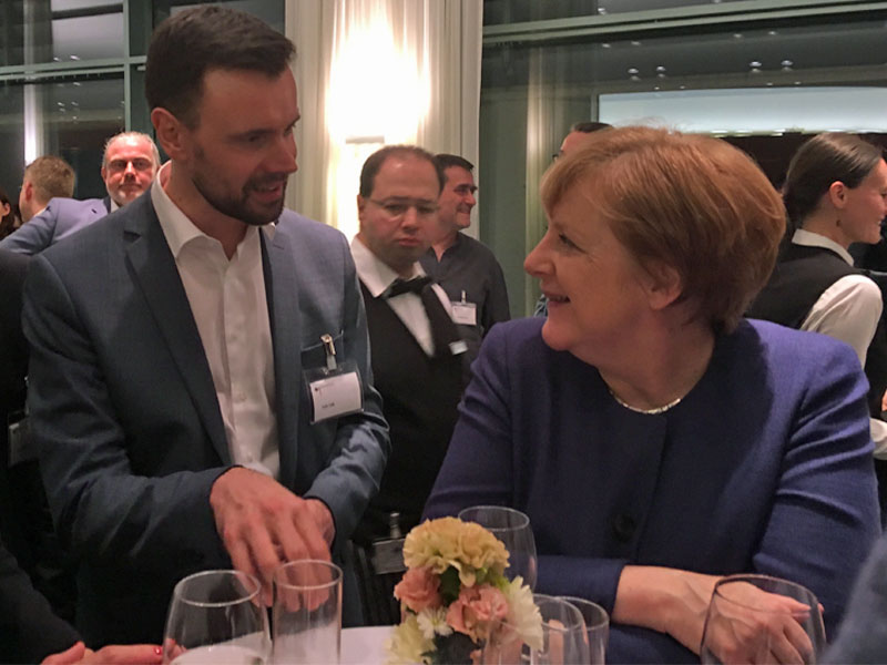 Unterhielten sich über den deutschen Spiele-Markt: Game-Geschäftsführer Felix Falk und Kanzlerin Angela Merkel