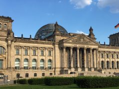 Haushalt 2025 beschlossen – 88 Mio. € für Games-Förderung Das Reichstagsgebäude in Berlin vis-à-vis des Kanzleramts ist der Sitz des Deutschen Bundestags (Foto: GamesWirtschaft)
