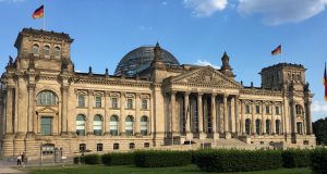 Das Reichstagsgebäude in Berlin vis-à-vis des Kanzleramts ist der Sitz des Deutschen Bundestags (Foto: GamesWirtschaft)
