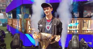 Fortnite WM 2019: Der 16jährige Kyle Giersdorf alias "Bugha" holt sich den Siegerpokal im Einzel - plus einen Scheck über 3 Millionen Dollar (Foto: Epic Games)