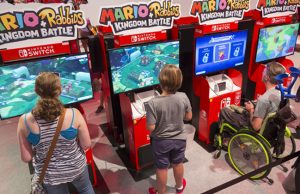 Gamescom-Veranstalter wollen Ressourcen und Nerven schonen Viele Aussteller der Gamescom - hier Nintendo - achten darauf, dass die Spielstationen auch für Rollstuhlfahrer nutzbar sind (Foto: KoelnMesse / Harald Fleissner)