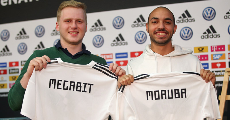 Michael Bittner ("MegaBit") und Mohammed Harkous ("MoAuba") bilden 50 Prozent der deutschen eNationalmannschaft (Foto: DFB / Getty Images)