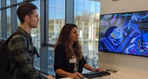 PR-Managerin Maria Zubova von Kalypso Media zeigt "Spacebase Startopia" auf dem Digitalgipfel 2019 in Dortmund (Foto: Game-Verband)