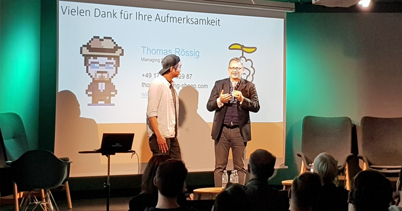Game Changer am 29.10. in Hamburg: Moderator Daniel Budiman (Rocket Beans) und SPD-Haushaltspolitiker Johannes Kahrs - Foto: InnoGames