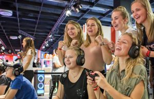 Gamescom 2019 Frauenanteil: Erstmals über 100.000 Besucherinnen Gamescom 2019: Mehr als 100.000 der 341.000 Privatbesucher sind Mädchen und Frauen (Foto: KoelnMesse / Maxi Uellendahl)