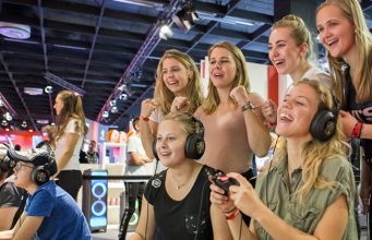 Gamescom 2019 Frauenanteil: Erstmals über 100.000 Besucherinnen Gamescom 2019: Mehr als 100.000 der 341.000 Privatbesucher sind Mädchen und Frauen (Foto: KoelnMesse / Maxi Uellendahl)