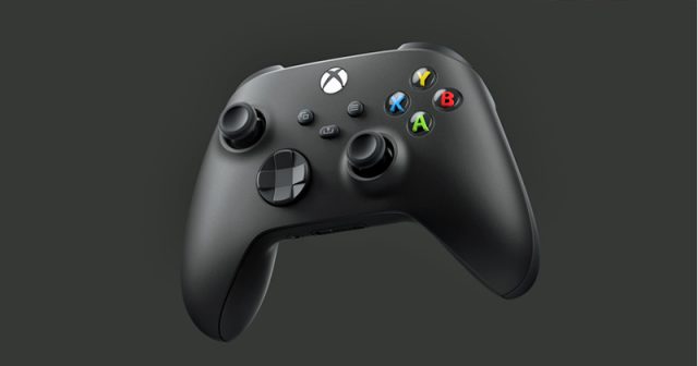 Auf den ersten Blick kaum vom Vorgängermodell zu unterscheiden, doch die Verbesserungen des Xbox Series X-Gamepads liegen im Detail (Foto: Microsoft)