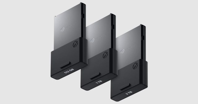 Zusätzlich zur 1-TB-Variante (Mitte) gibt es die Seagate SSD-Platte für Xbox Series X/S auch als 512-GB- oder 2-TB-Speicherkarte (Abbildung: Microsoft)