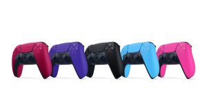Die neue Farbauswahl beim DualSense-Controller: Cosmic Red, Galactic Purple, Midnight Black, Starlight Blue und Nova Pink (Abbildung: Sony Interactive)