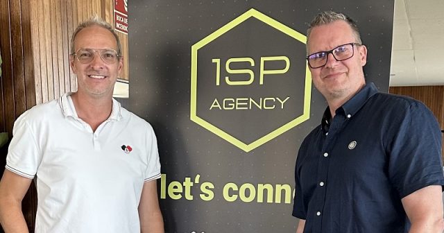 Kennen sich seit 30 Jahren: 1SP-Agency-Chef Torsten Oppermann und Steve Cross von Studio CO2 (Foto: 1SP Agency)