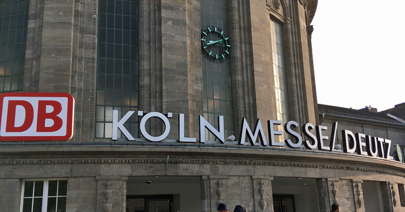 Anreise zur Gamescom 2023: Der Bahnhof Köln-Deutz liegt nur wenige Fußminuten entfernt vom Messegelände (Foto: GamesWirtschaft)