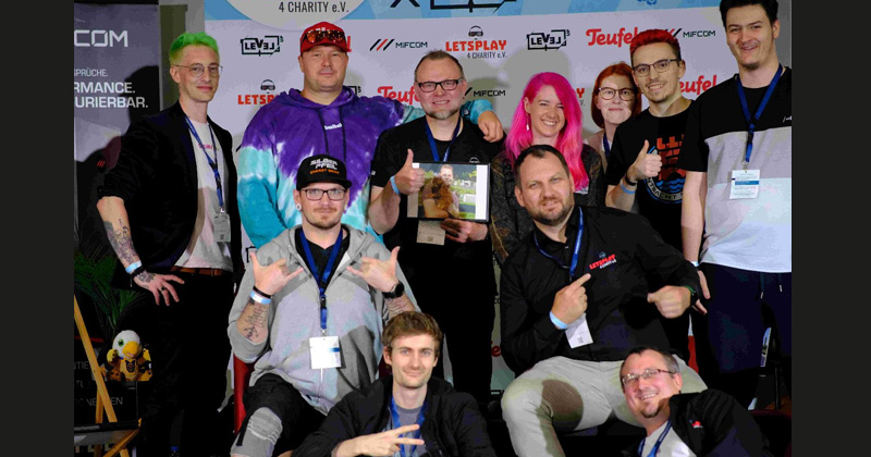 Das Team von Letsplay4Charity mit Content Creatorn auf der Level Up 2023 in Salzburg (Foto: Letsplay4Charity e. V.)