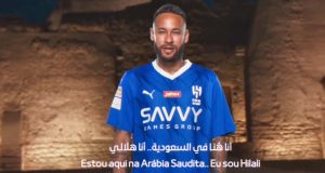 In einem Video präsentiert sich Neymar erstmals im Trikot des saudischen Klubs Al-Hilal, das für die staatliche Savvy Games Group wirbt (Szene aus YouTube-Video)