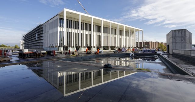 Noch eine Baustelle - am 28. Juni 2024 wird eröffnet: Multifunktionshalle Confex (Foto: Koelnmesse / Ludolf Dahmen)