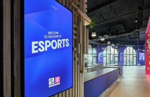 Magenta Facility V2: Das neue Hauptquartier von SK Gaming Im Eingangsbereich der Magenta Facility V2 ist auch die Trophäen-Sammlung untergebracht (Foto: SK Gaming)