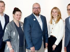 Game-Verband wächst auf über 500 Mitglieder Der Vorstand des Branchenverbands Game ab Juni 2024: Clemens Mayer-Wegelin, Johanna Janiszewski, Lars Janssen, Julia Pfiffer und Ralf Wirsing (Foto: Franziska Krug für Game e. V.)