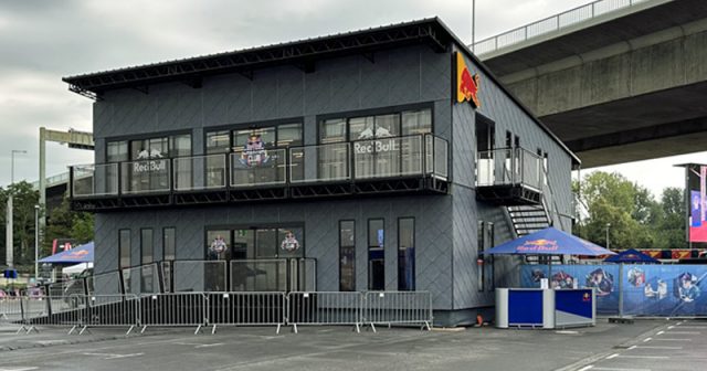 Gamescom-Red-Bull-Creator-Club-160724 Ruhe vor dem Sturm: Wenige Minuten nach Hallenöffnung wurde der Red Bull Creator Club auf der Gamescom förmlich überrannt (Foto: GamesWirtschaft / Fröhlich)