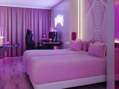 Nhow Hotel in Berlin eröffnet ‚Gaming Room‘ Zur Serienausstattung des 'Gaming Room' im Nhow Hotel Berlin gehört ein Gaming-PC und eine PlayStation 5 (Foto: Minor Hotels Europe Americas)