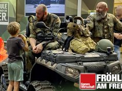Leveln, looten, lasern, löten (Fröhlich am Freitag) "... und einmal, im Ferienlager": Seit Anbeginn der Gamescom wirbt die Bundeswehr in Köln um Nachwuchs-Kräfte (Foto: GamesWirtschaft)