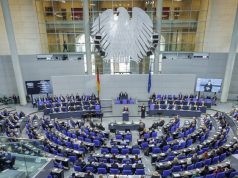 Bundestagswahl 2025: Wie die Branchen-Verbände Politik machen Der Bundestag schrumpft: Nach der Wahl am 23. Februar 2025 ziehen nur noch knapp 600 Abgeordnete ins Parlament ein (Foto: Deutscher Bundestag / Thomas Köhler / Phototek)