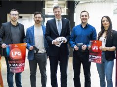 LFG Con am 24. Mai 2026 in der Freiheitshalle Hof – Ticket-Vorverkauf startet (Update) Landrat Oliver Bär (CSU / Mitte) mit den Organisatoren der LFG-Con 2025 (Foto: Landratsamt Hof)