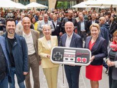 House of Games: Ubisoft Berlin unterschreibt Mietvertrag Standort-Bekanntgabe des House of Games Berlin - von links: Benedikt Grindel (Ubisoft), Felix Falk (Game-Verband), Roland Sillmann (Wista), Jeannine Koch (MediaNet Berlin-Brandenburg), Berlins Regierender Bürgermeister Kai Wegner (CDU), Wirtschafts-Senatorin Franziska Giffey (SPD), Nandita Wegehaupt (Stiftung Digitale Spielekultur), Florian Masuth (MediaNet) - Foto: MediaNet Berlin-Brandenburg