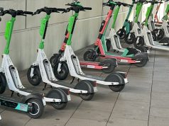 Lime stockt Parkflächen und Personal zur Gamescom 2026 auf E-Roller und E-Bikes sind zur Gamescom besonders stark nachgefragt - hier am Eingang Nord der Koelnmesse (Foto: GamesWirtschaft)