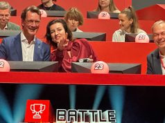 Bär und Wüst eröffnen Gamescom 2025 NRW-Ministerpräsident Hendrik Wüst (CDU) und Forschungsministerin Dorothee Bär (CSU) am Gamescom-Stand von Nintendo - rechts: Bernd Fakesch, General Manager von Nintendo of Europe (Foto: Petra Fröhlich / GamesWirtschaft)