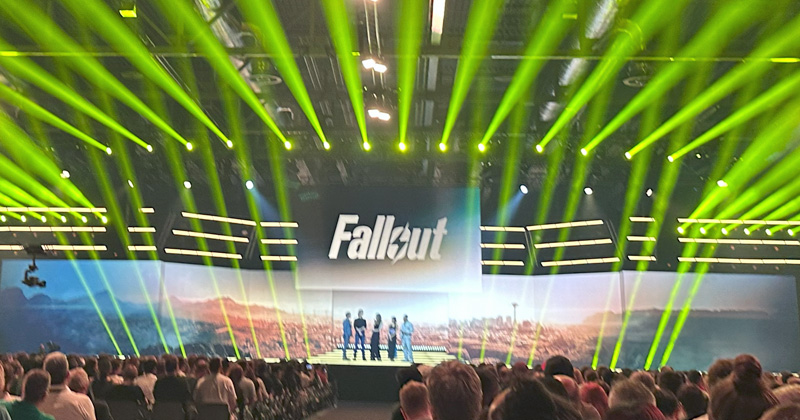 Das Ensemble der Prime-Video-Erfolgs-Serie Fallout wirbt auf der Gamescom ONL 2025 für Staffel 2 (Foto: GamesWirtschaft)