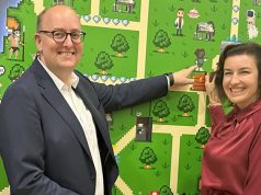 Haushalt 2026 im Bundestag: Bär plant 125 Mio. € für Games Forschungsministerin Dorothee Bär (CSU) mit ihrem Parlamentarischen Staatssekretär Matthias Hauer (CDU) am Ministeriums-Stand auf der Gamescom 2025 (Foto: GamesWirtschaft)