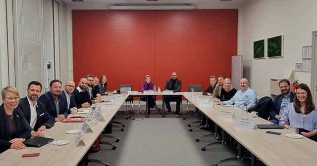 E-Sport-Runder-Tisch-SenWiEnBe-271025 Franziska Giffey (SPD) und Michael Biel (SPD) empfingen die Berliner E-Sport-Branche zum 4. Round-Table in der Senatsverwaltung (Foto: SenWiEnBe)