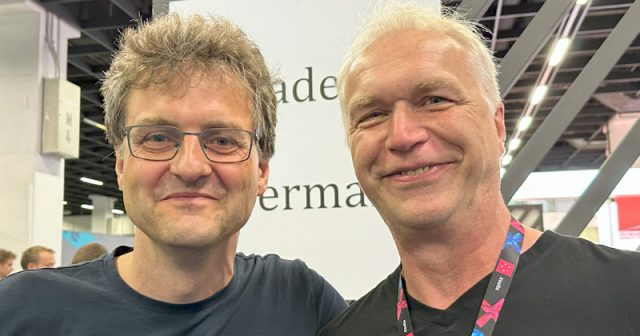 Gerald-Koehler-Holger-Floettmann-GC-2023-091025 Anstoss-Macher Gerald Köhler mit Ascaron-Gründer Holger Flöttmann auf der Gamescom 2023 (Foto: GamesWirtschaft)