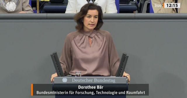 Bundestag-Haushalt-2026-Dorothee-Baer-281125 Forschungsministerin Dorothee Bär (CSU) bei ihrer Rede am 28. November 2025 (Abbildung: Deutscher Bundestag)