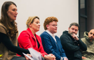 Giffey zu Gast bei G2 Esports: „Games-Branche ist wichtiger Wirtschaftsfaktor“ Berlins Wirtschafts-Senatorin Franziska Giffey (SPD, 2. v. l.) neben Julius Althof (Esports Player Foundation), Alban Dechelotte (G2 Esports) und Content Creator Mo Auba