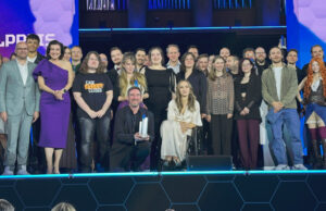 Computerspielpreis 2026: Paintbucket Games und Blue Backpack holen Double Ein Teil der Gewinner und Laudatoren beim Deutschen Computerspielpreis 2026 am 29. April in München.