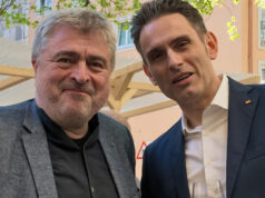DCP 2026 Warm-Up Mixer: Die Branche zu Gast bei ZR Consulting Ubisoft-Manager Benedikt Grindel mit Gastgeber Zoran Roso beim DCP 2026 Warm-Up Mixer in München