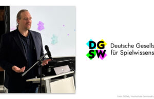 Deutsche Gesellschaft für Spielwissenschaft trifft sich zum Fachkongress Prof. Stephan Jacob - 1. Vorsitzender der DGSW - begrüßt die Teilnehmer der Jahreskonferenz 2026 an der Hochschule Darmstadt.