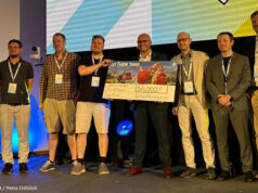 Spaceflower zahlt Games-Förderung für ‚Let Them Trade‘ zurück Scheck is back: Digitalminister Fabian Mehring mit dem Spaceflower-Team und Vertretern des FFF Bayern beim Bayerischen Digitalgipfel 2026 am 25. Juni in Nürnberg.