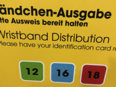 Gamescom 2026: So funktionieren die Altersbändchen Die Gamescom 2026-Altersbändchen gibt es in den Ausführungen Grün (USK 12), Blau (USK 16) und Rot (USK 18).