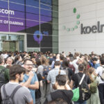 Fast geschafft: Von hier aus sind es nur noch wenige Meter bis zu den Drehkreuzen am Eingang Süd der Gamescom.