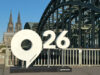 Gamescom 2026: Köln lässt Hohenzollernbrücke leuchten Dieser Gamescom-Foto-Spot befindet sich am rechtsrheinischen Ufer der Hohenzollernbrücke, die die Altstadt samt Dom mit dem Stadtteil Deutz verbindet.
